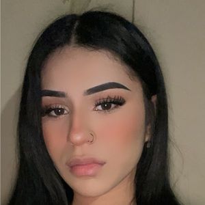 Meet your Posher, Neida